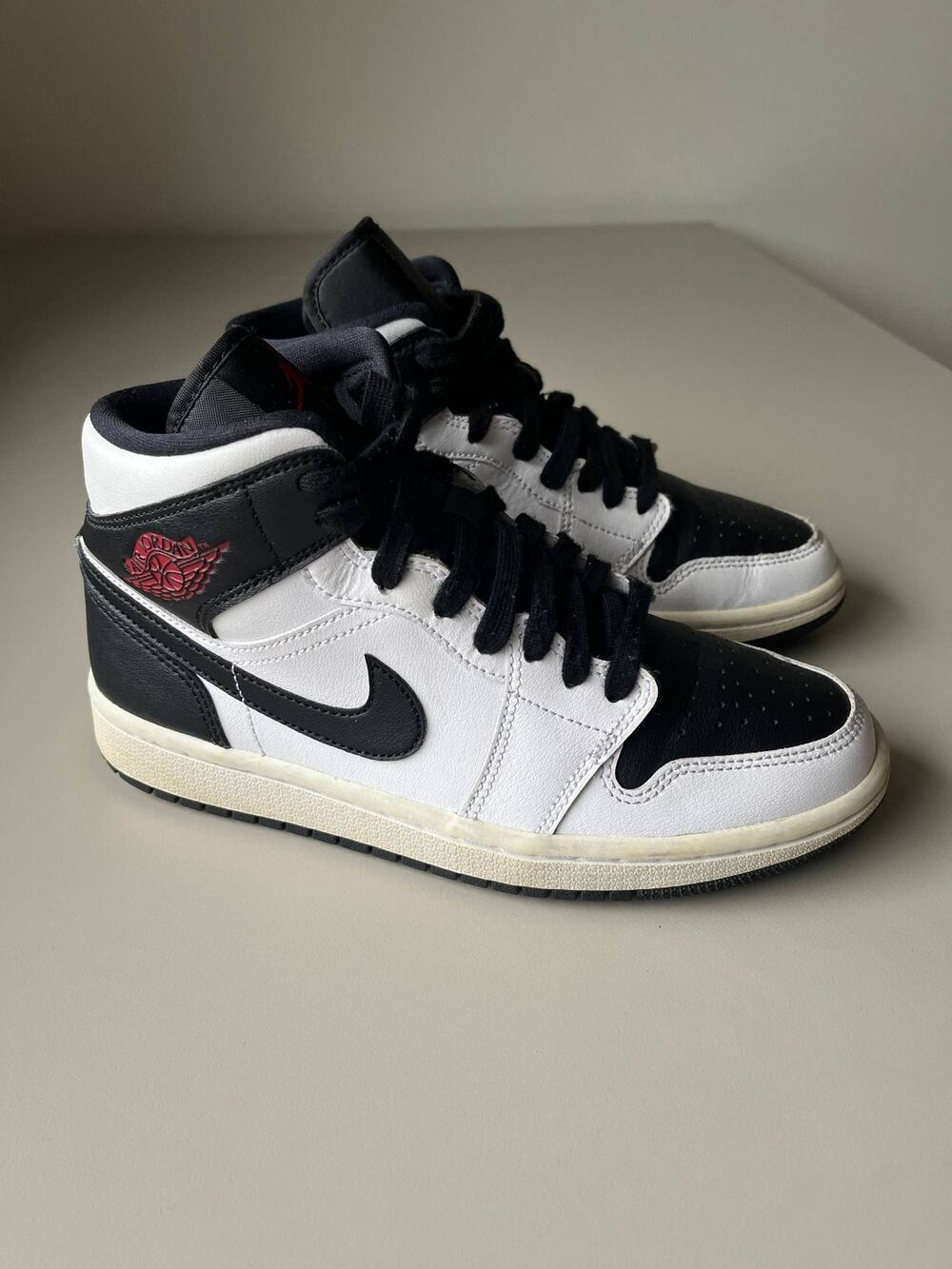 Air Jordan 1 Mid Reverse Black Toe Women's White BQ6472 Nike Red Black Gym sz. 7